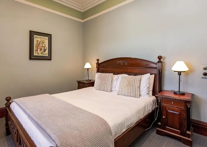 Caves House Hotel